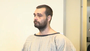 Osudná návšteva: Syn dobodal matku 100-krát a hodil ju do koša