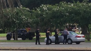 V americkom Baton Rouge strieľali na policajtov, troch zastrelili