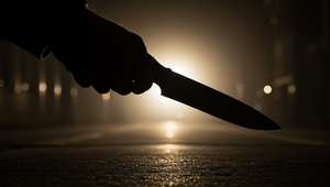 Policajti v Nemecku postrelili nepočujúce dievča, ktoré na nich zaútočilo nožmi