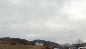 Jedna obeť a traja zranení: Zrážka troch áut pri Handlovej obmedzila dopravu