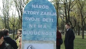 Mobilmi protestovali proti potratom a antikoncepcii