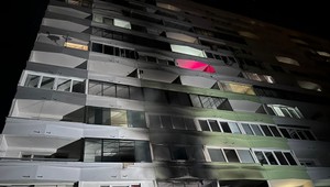 Hasiči zasahovali pri nočnom požiari bytu v Bratislave