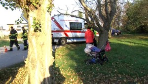 Dievča sa matke náhle vyšmyklo. Vodič už zabrzdiť nedokázal