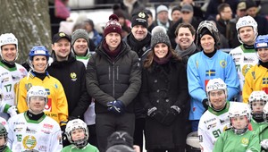 Kate a William pricestovali do Švédska, zahrali si hokej