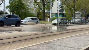 VIDEO: Prasknutý vodovod zaplavil ulice v bratislavskom Starom Meste