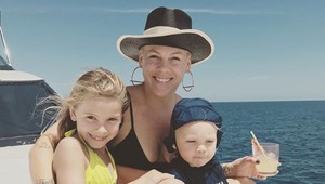 Speváčka Pink sa v karanténe opila a TOTO si spôsobila!