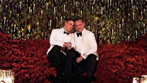 Hollywoodsky krásavec si zobral svojho priateľa, oddávala ich televízna hviezda