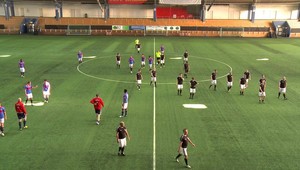 Futbalový súboj 11 profíkov proti 22 amatérom. Kto asi vyhral?