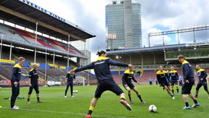 Fanúšikovia mohli rozobrať štadión. U nás sa rozpadne sám...