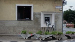 Polícia začala trestné stíhanie v prípade skupinky mužov. V reštaurácii odpálili nálož a ukradli trezor