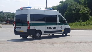 Vražda v štádiu pokusu. Obvinili muža, ktorý brutálne dobodal svoju priateľku