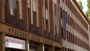 Ministerstvo spravodlivosti sa sťahuje do budovy, ktorú kedysi vláda darovala. Teraz za ňu zaplatí milióny