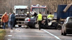 Vošiel čelne priamo pod kamión, nemal šancu prežiť