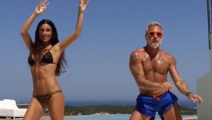 Spomínate si na svalnatého Taliana, ktorého preslávili tanečné videá? Pozrite sa, ako sa zmenil!