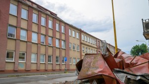 Štát sľubuje preplatenie nákladov na opravu škôd po búrkach. SaS kritizuje pomalú reakciu rezortu