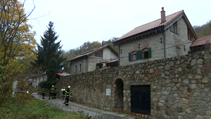 V Devíne vypukol požiar. Horel neobývaný rodinný dom