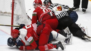 Hustá atmosféra u našich chlapcov! Hádky počas zápasu s Bieloruskom!