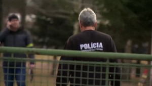 Keď jeho manželka spala, vošiel do spálne a fyzicky ju napadol