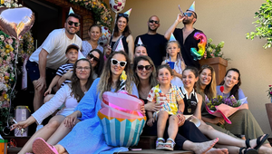 Jasmina oslávila narodeniny a TENTO detail spôsobil ošiaľ! Veď to bol bozk na BRUŠKO!