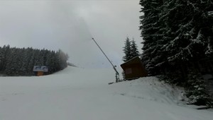 Lyžiarska sezóna na Chopku začne možno už skôr. Zima lyžiarom praje