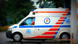 Muž (30) vzal sekeru a vyvraždil takmer celú rodinu