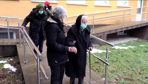 V nemocnici v Snine sa zaočkovala aj bývalá zdravotná sestra, 94-ročná Anna