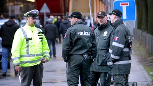 Bezdomovec (43) zbil policajtov, vypustil na nich psa