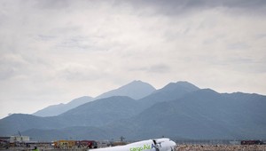 Havária v Hongkongu: Lietadlo spadlo do mora. Z miesta hlásia mŕtvych