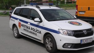 V Medzilaborciach napadla skupina obyvateľov SBS-károv, padli prvé obvinenia