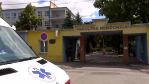 Pred niektorými nemocnicami pacienti parkujú dlhšie, ako by mali