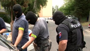 Sedemnásťročný mladík sa zastrelil na zadnom sedadle policajného auta