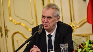 Zeman odporučil Babišovi pokračovať v rokovaní s SPD a komunistami