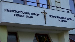 Problémový sused: Hlučný kňaz v noci nedal spať susedom