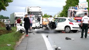 Po tragickej zrážke dvoch vozidiel zasahovali všetky záchranné zložky