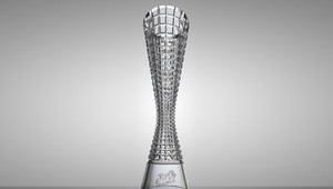 Trofeje pre víťazov cenných dresov navrhuje Slovák