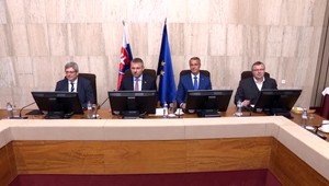 Peter Kažimír prišiel na rokovanie vlády prvýkrát ako guvernér NBS