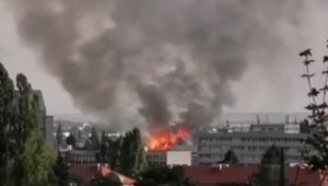 Požiar v Bratislave: Plamene zachvátili budovu v Rači. Ľuďom odporučili mať zatvorené okná