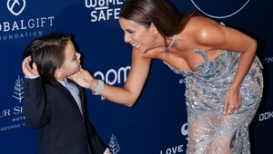 Ani sexi šaty nepomohli: Rozkošný syn Evy Longorie strhol na seba všetku pozornosť