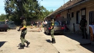 Policajti zasahovali v Seredi. Pri prehliadke objavili podozrivú látku