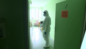 Nemôžeme sa dostať za svojim blízkym do nemocnice, sťažujú sa príbuzní