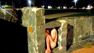 Úchylák onanoval na verejnosti. Odfotili ho!