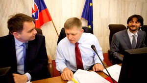 PRIESKUM. Smer by zostavil vládu, polepšili si OĽaNO aj SDKÚ