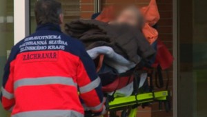 Spor s majiteľom cesty spomalil záchrannú akciu. Pacientka zomrela v nemocnici