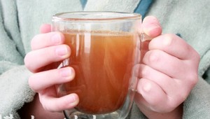 Kolegyni sypala do čaju lieky. Polícia začala trestné stíhanie