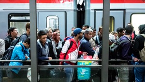 Do Nemecka sa valia tisícky migrantov, Mníchov potrebuje pomoc