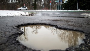 Strašidelné výtlky. Na autách si už vyžiadali škodu za pol milióna eur!