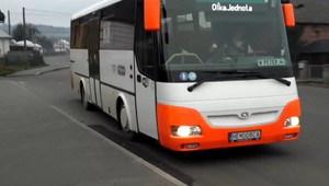 Školáčka sa stala terčom šikany. Tá prešla zo školy aj do autobusu