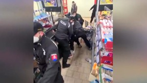 Antirúškari z Piešťan budú stíhaní na slobode. Aktéri sú obvinení z útoku na policajtov a výtržníctva