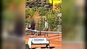 Facky či kopance do dcéry ako normálna vec? Svet pobúrilo video otca s brutálnymi tréningovými metódami