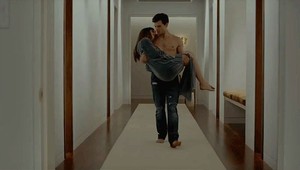 Trailer na film 50 odtieňov sivej: Vášnivé bozky vo výťahu aj červená mučiareň